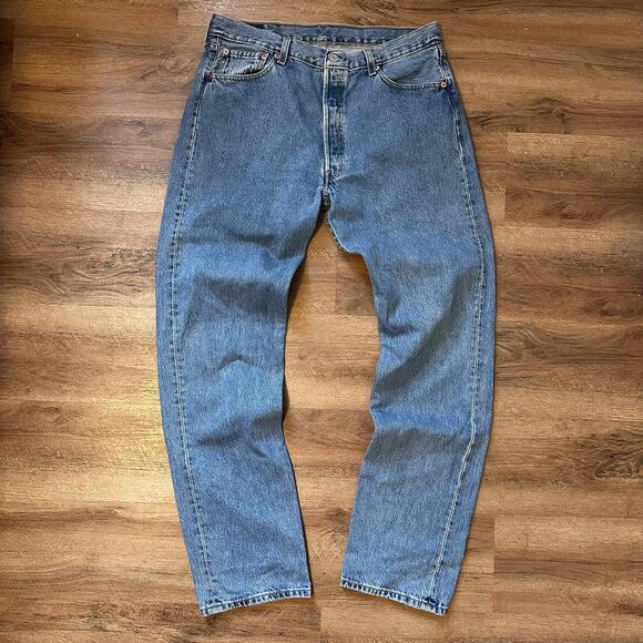 Levi 501 Jeans Mens 34x34 Medium Wash Blue Cotton Denim Pants - Picture 1 of 7